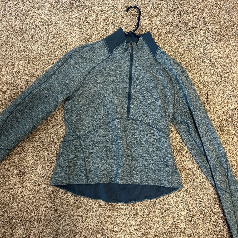 luluemon - it's rulu cropped half zip